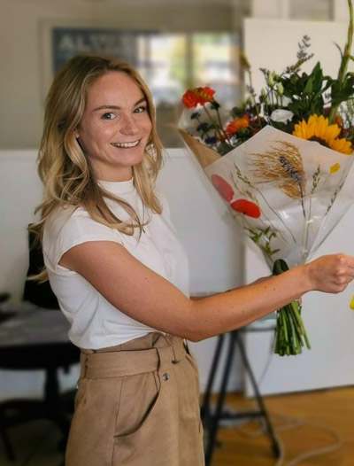 meisje met bloemen